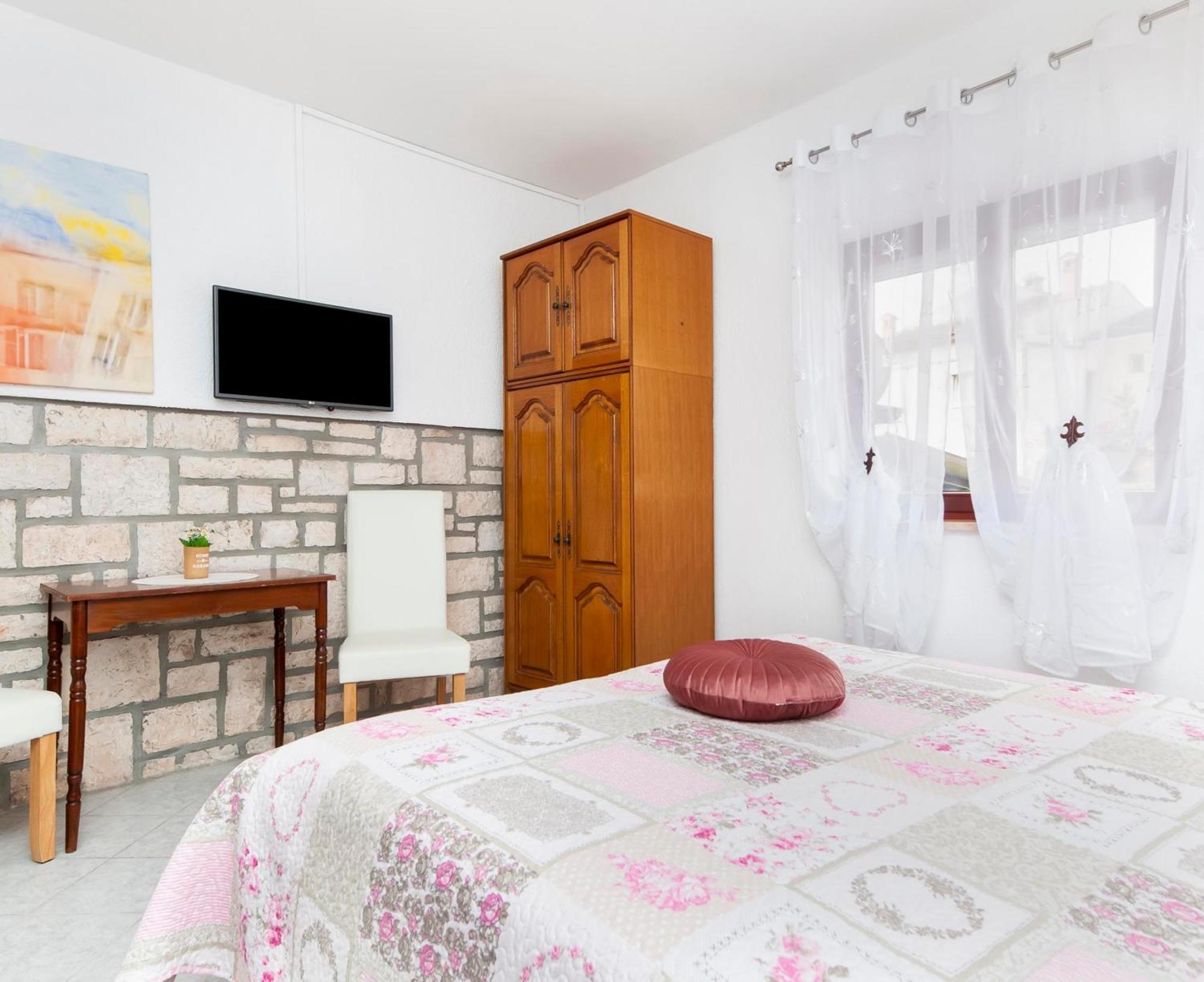 Apartments And Room Silvana Ровинь Экстерьер фото