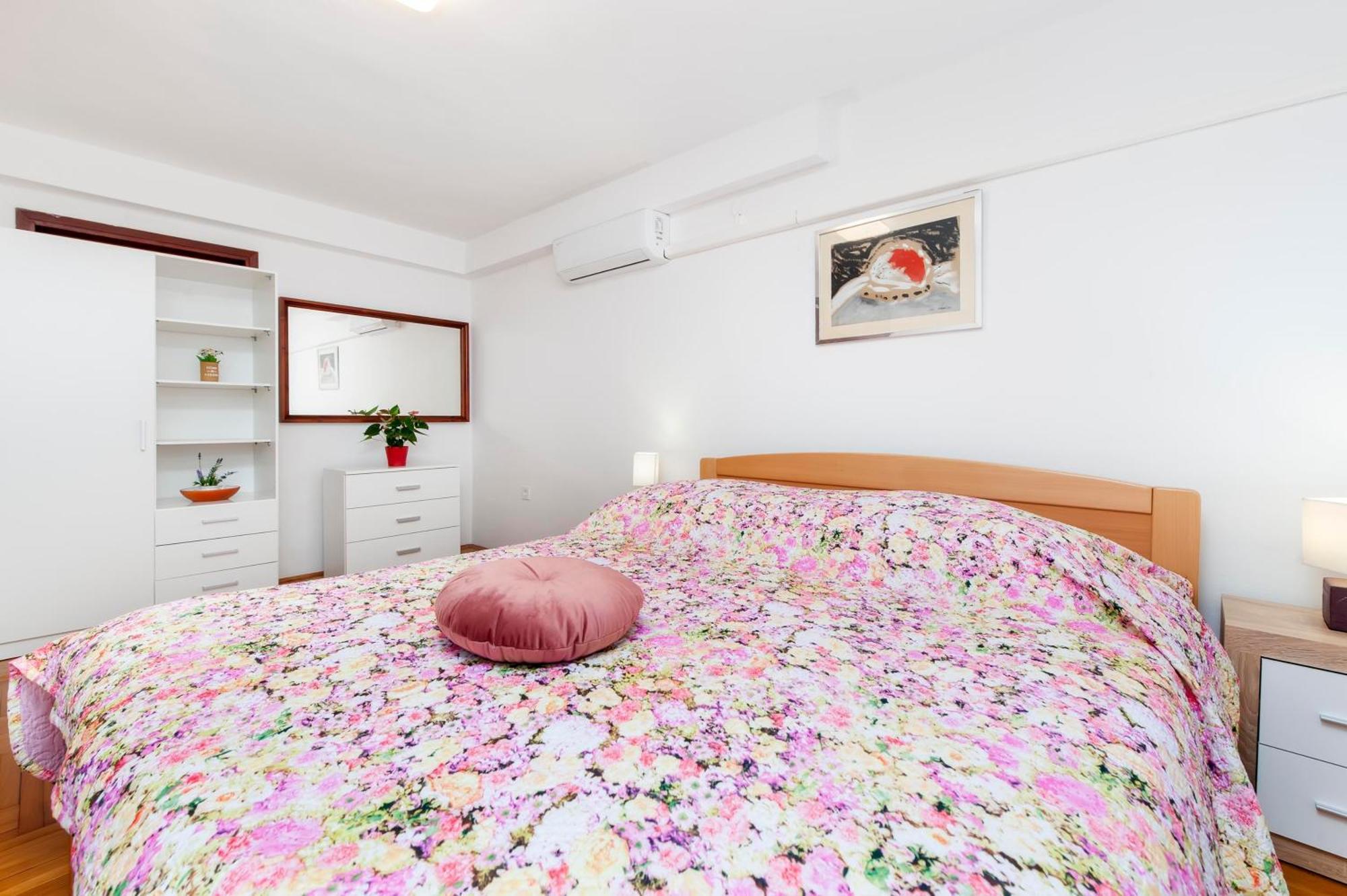 Apartments And Room Silvana Ровинь Экстерьер фото