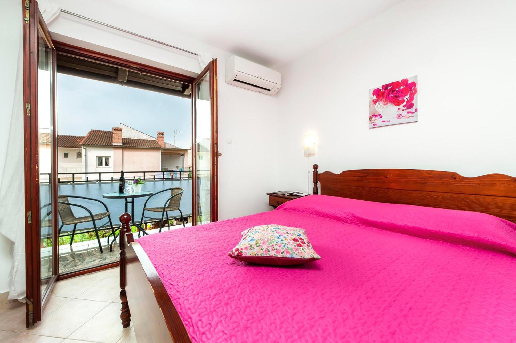 Apartments And Room Silvana Ровинь Экстерьер фото