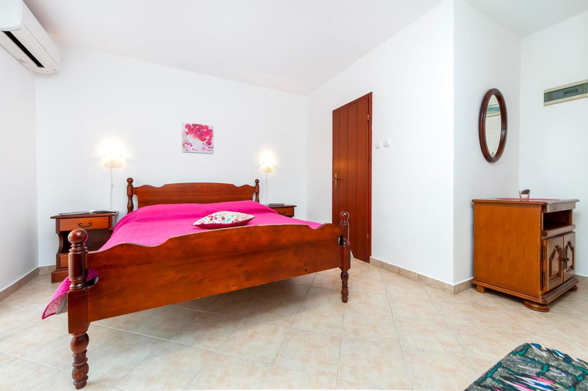 Apartments And Room Silvana Ровинь Экстерьер фото