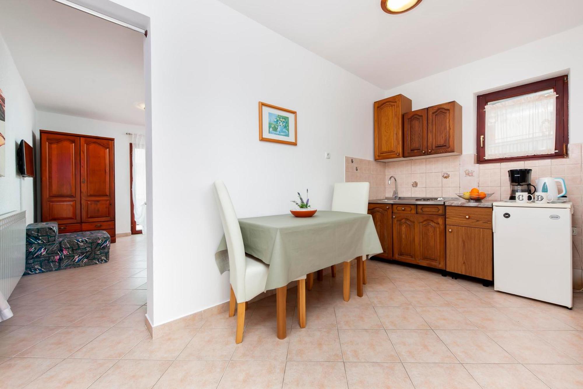 Apartments And Room Silvana Ровинь Экстерьер фото